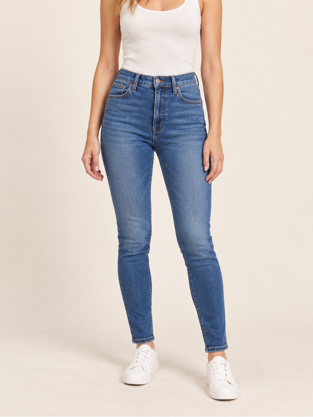Madewell High-Rise Slim Straight Jeans in Blue